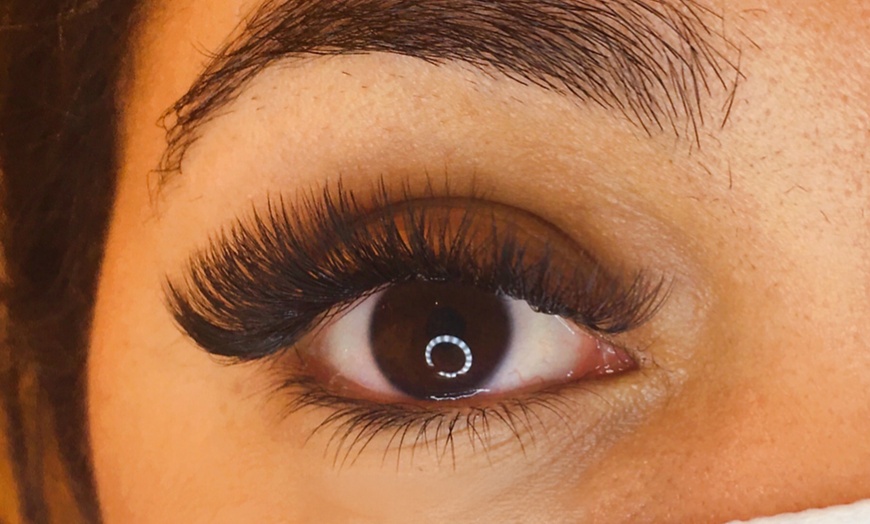 Image 5: Enhance Your Look with Classic Eyelash Extensions For a Stunning Eyes