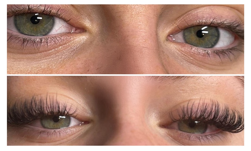 Image 3: Transform Your Look with 1 Eyebrow, Eyeliner / Lipliner Tattoo Session