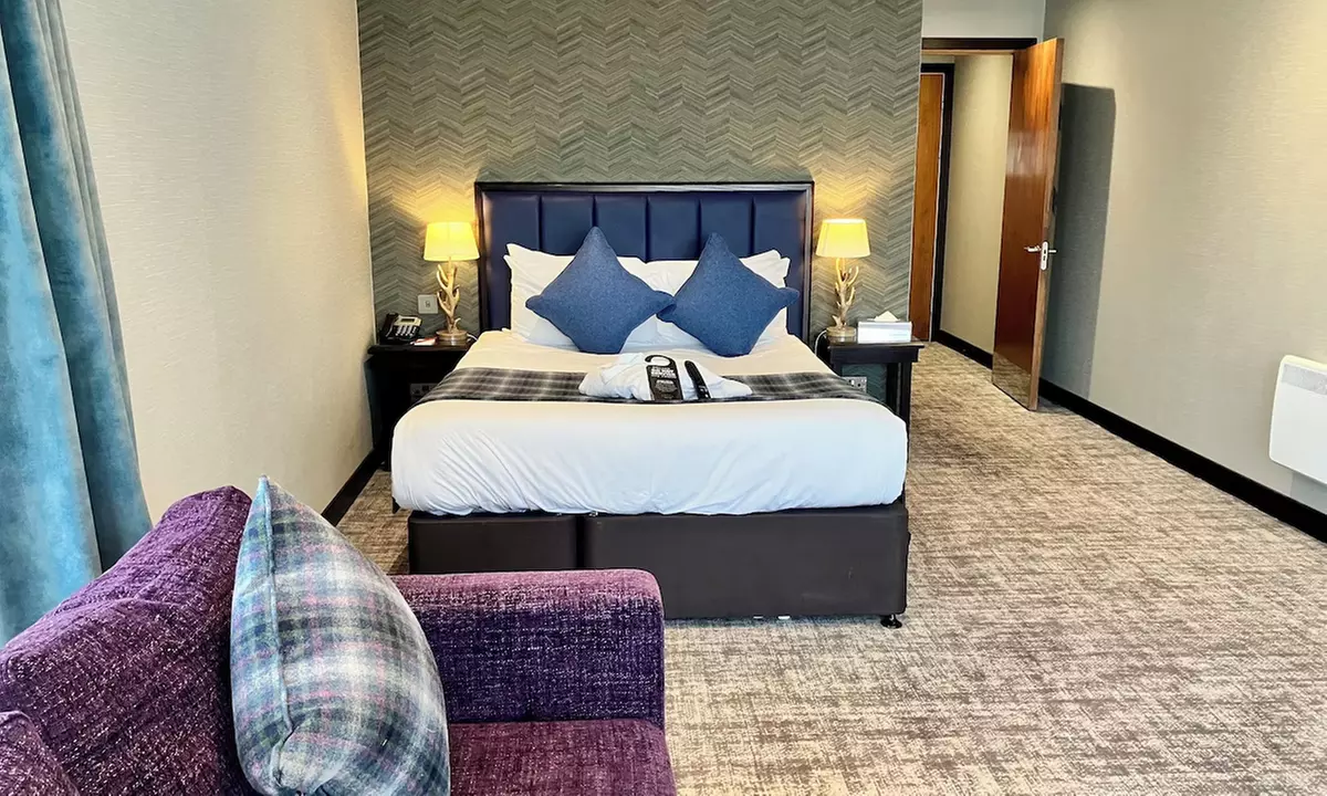 Loch Lomond: 4* Stay with Full Scottish Breakfast and Optional Dinner