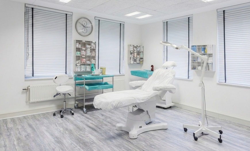 Image 3: Verfijn je gezichtscontouren met deze Mona Lisa Filler behandeling