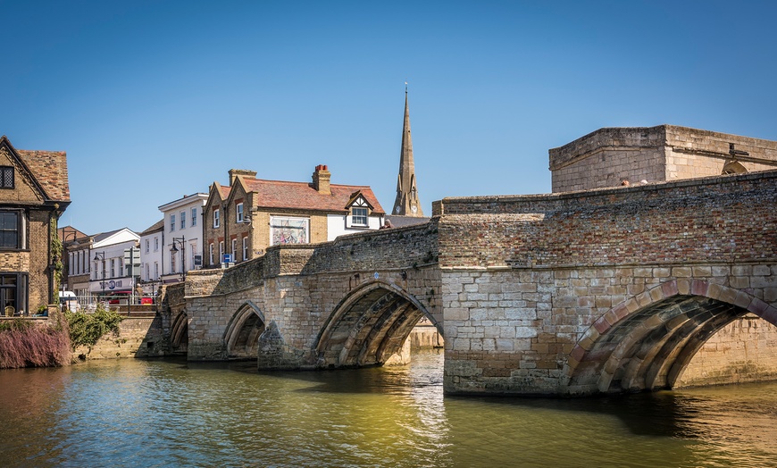 Image 5: Classic or Sparkling Afternoon Tea for Two or Four People