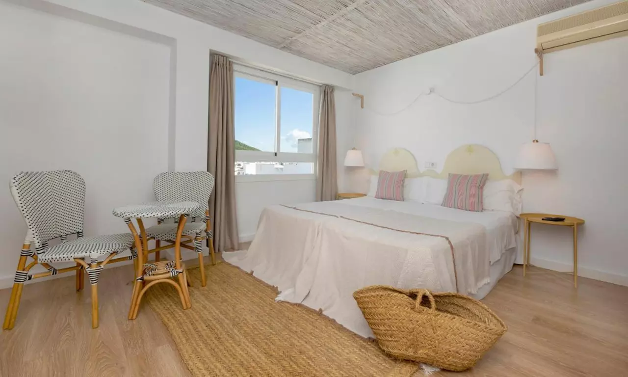 ✈ Ibiza, Estate 2026: Volo diretto più 7 notti in hotel