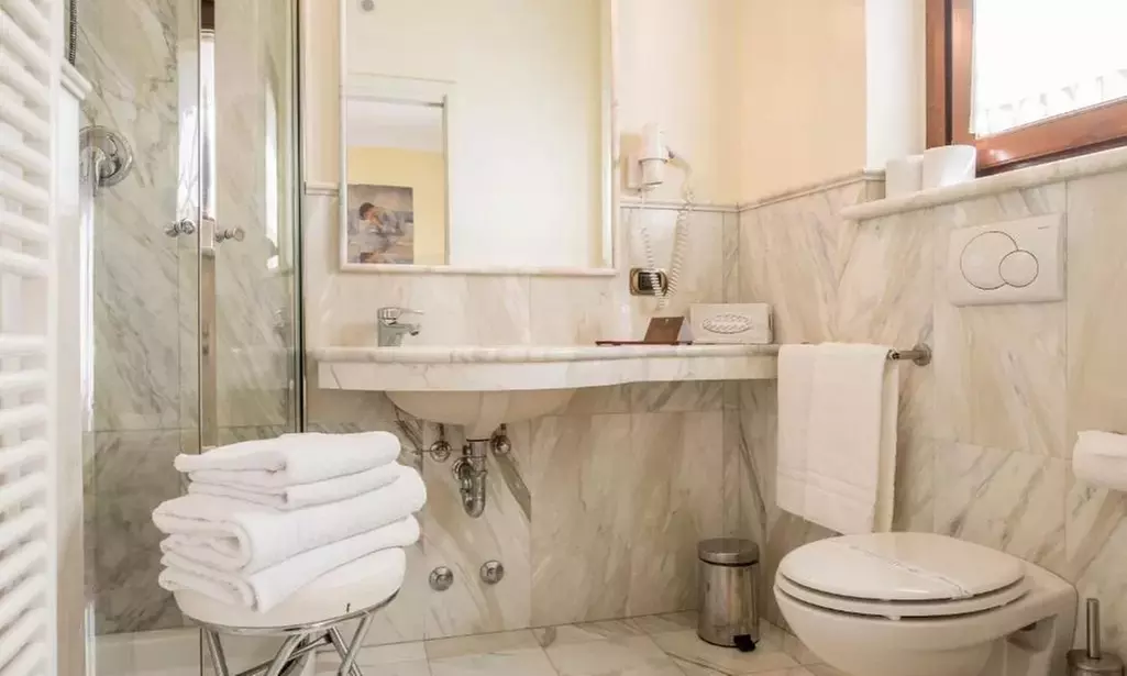 Rimini 4*: camera Standard o Superior con colazione e Spa per 2