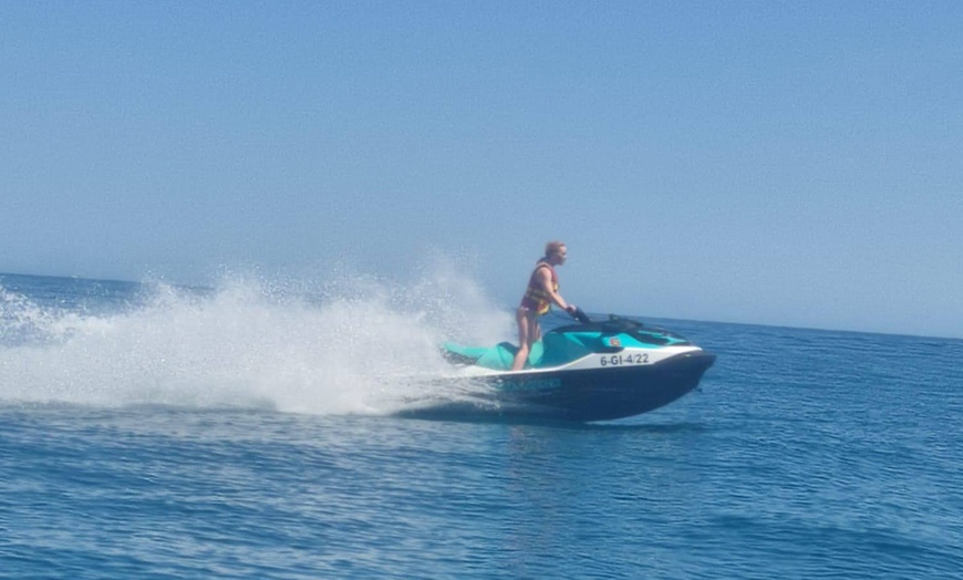 Image 4: 1 hora de alquiler de moto de agua para 1 o 2 personas