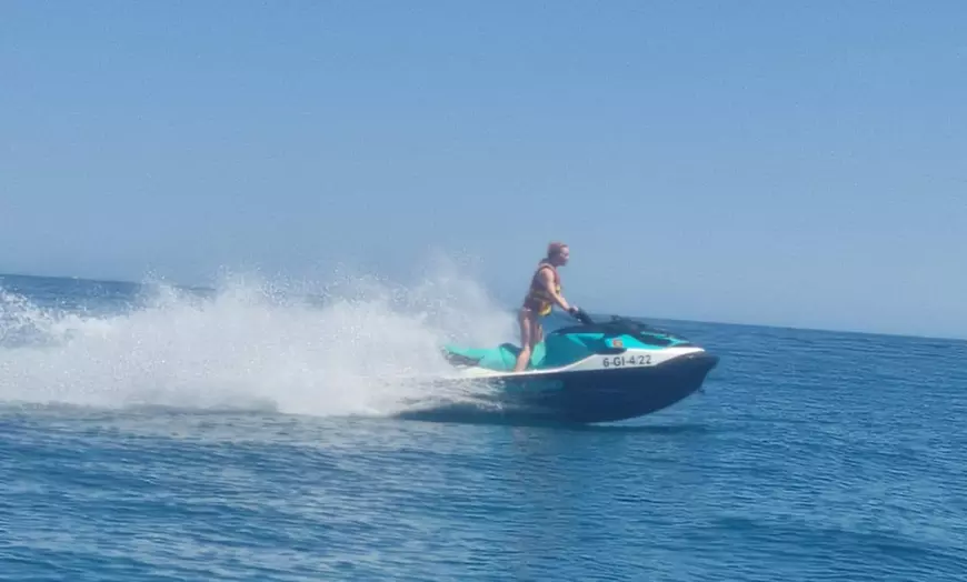 Image 4: 1 hora de alquiler de moto de agua para 1 o 2 personas