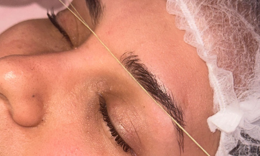 Image 3: Cejas impecables con laminado, depilación con hilo y tinte con henna