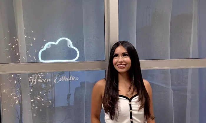 1 or 2 Full Sets Hybrid (90-Min) / Volume (120-Min) Eyelash Extensions