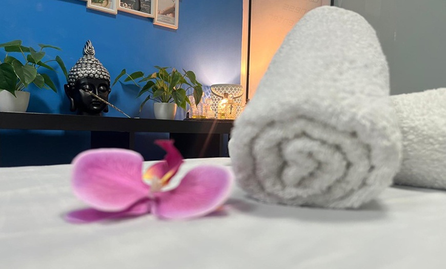 Image 6: Masaje corporal de 1h a elegir y presoterapia ocular para 1 persona