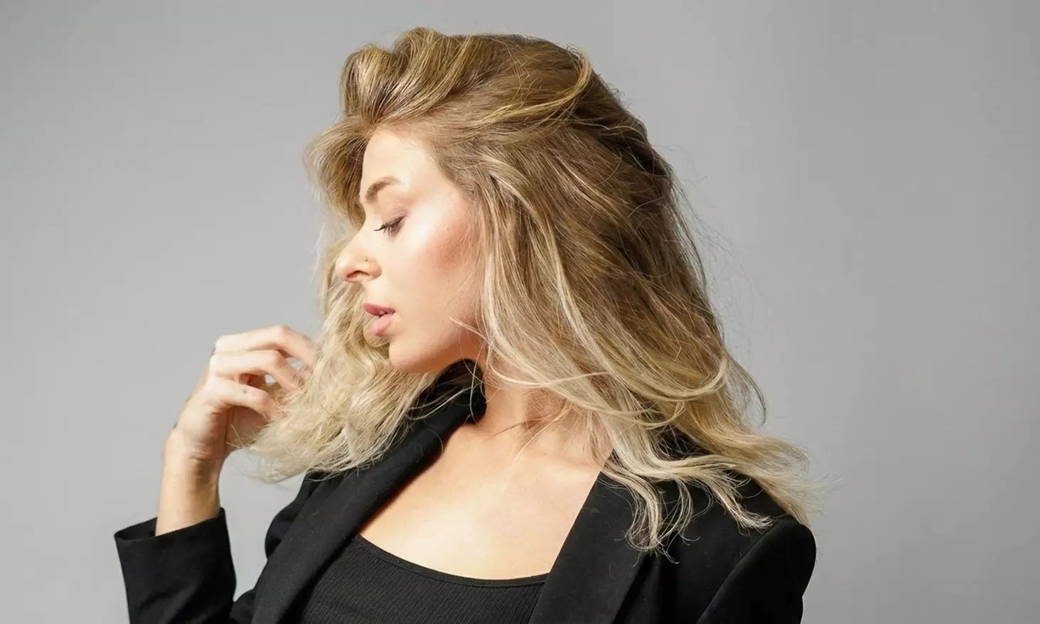 Capture Your Best Look with a 15-Minute Studio Photo Shoot