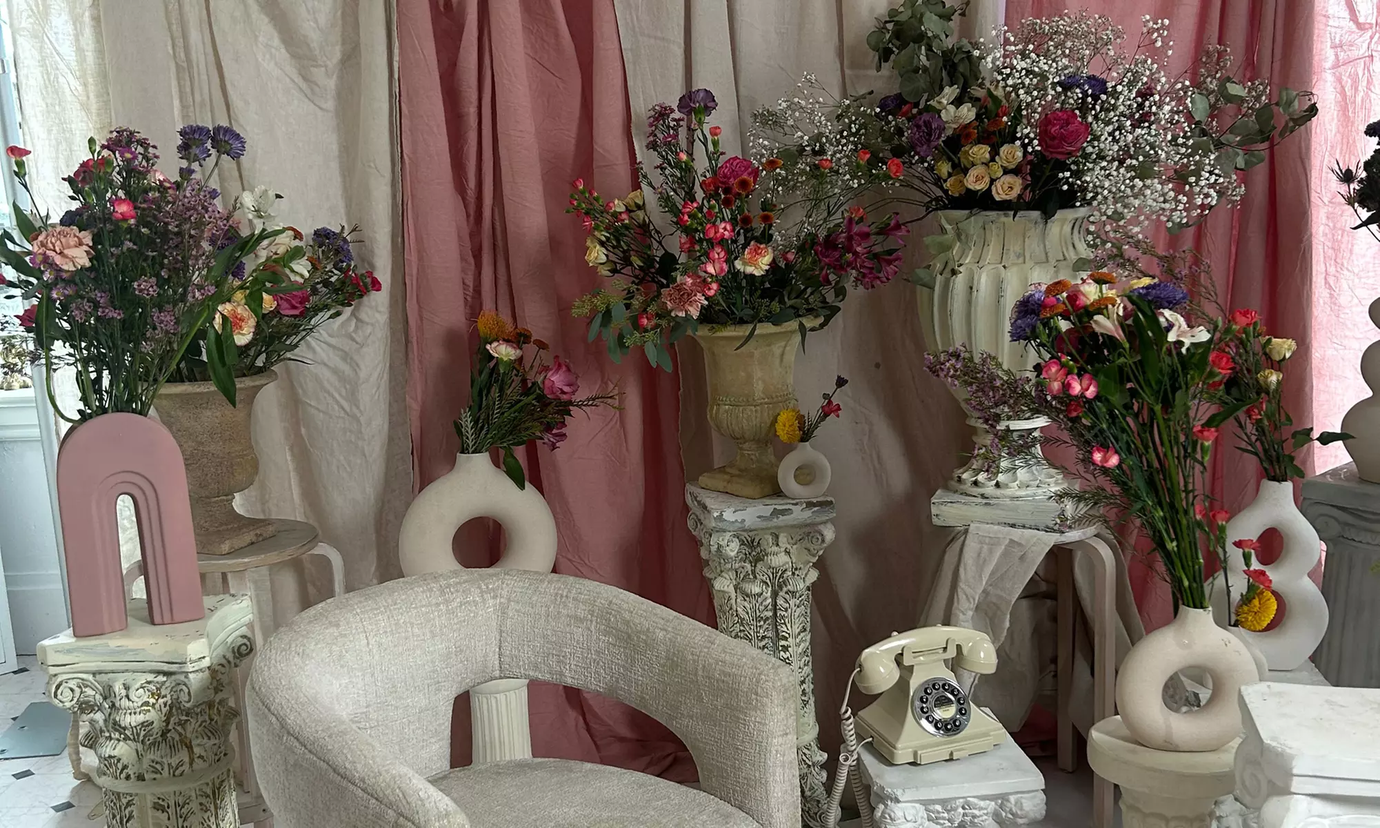 Creative Studio Rental with Endless Props – 2 or 5 Hours