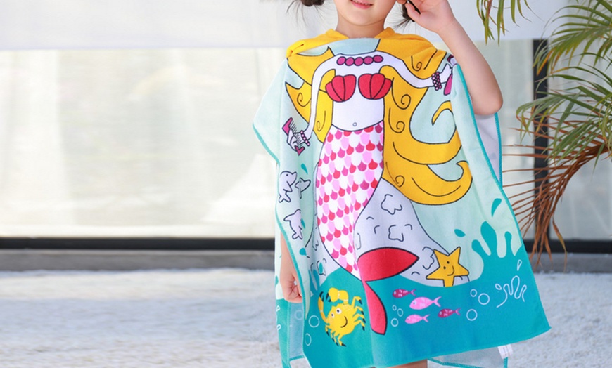 Image 6: Kids Novelty Hooded Swim Towel