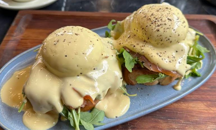 Image 3: Klassisch oder Deluxe Frühstück inkl. Heißgetränk für 1-4 Personen