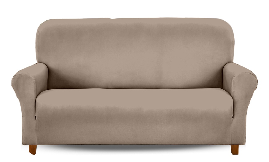 Image 2: Water-Resistant, Elegant Velvet Sofa Cover in Various Sizes