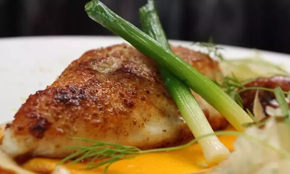 Surrey: Trackside 4* Spa break with Breakfast, Dinner, Prosecco