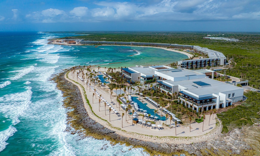 Image 2: ✈4-Day 5* Hilton Tulum Resort Stay with Air from Great Value Vacations