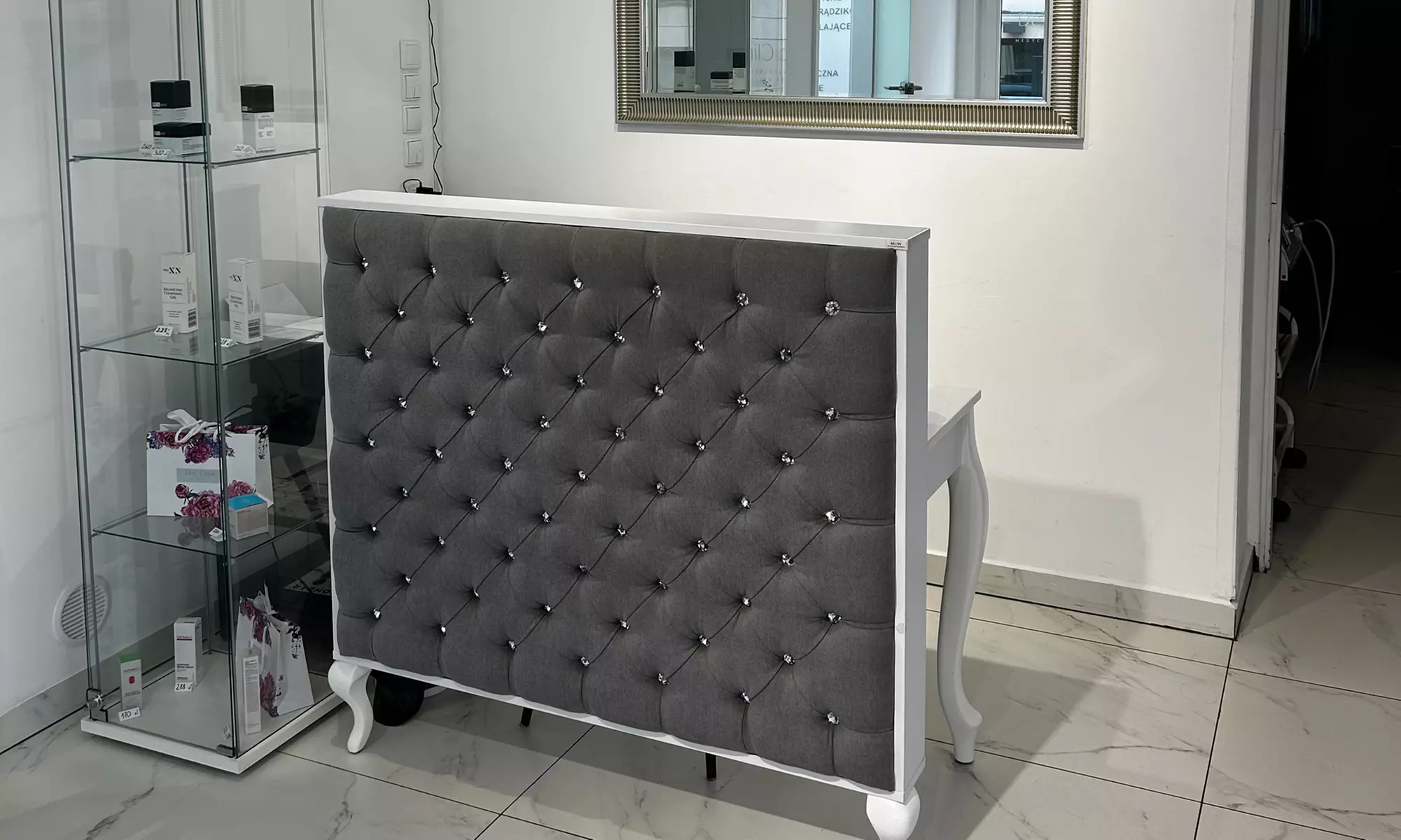 Liftingujący masaż twarzy z dobraną maską i lampą LED