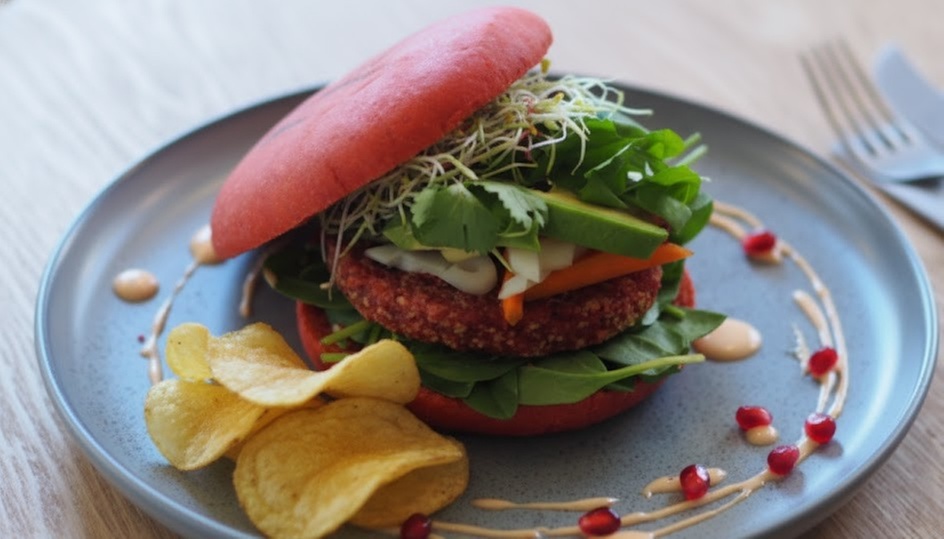 Veganer Black/Red Burger inkl. Saft oder Schorle für 1 oder 2 Personen