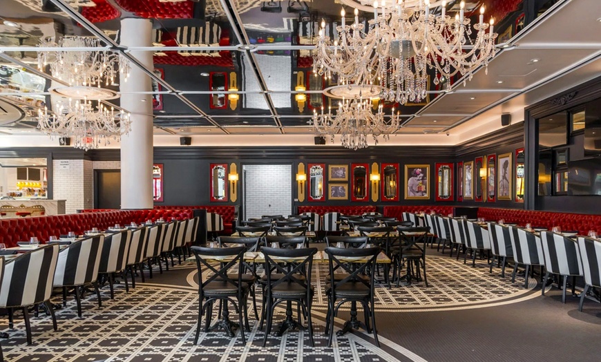 Image 6: $100 Dining Credit or NYE Open Bar Party at Sugar Factory Las Vegas (Up to 31% Off)