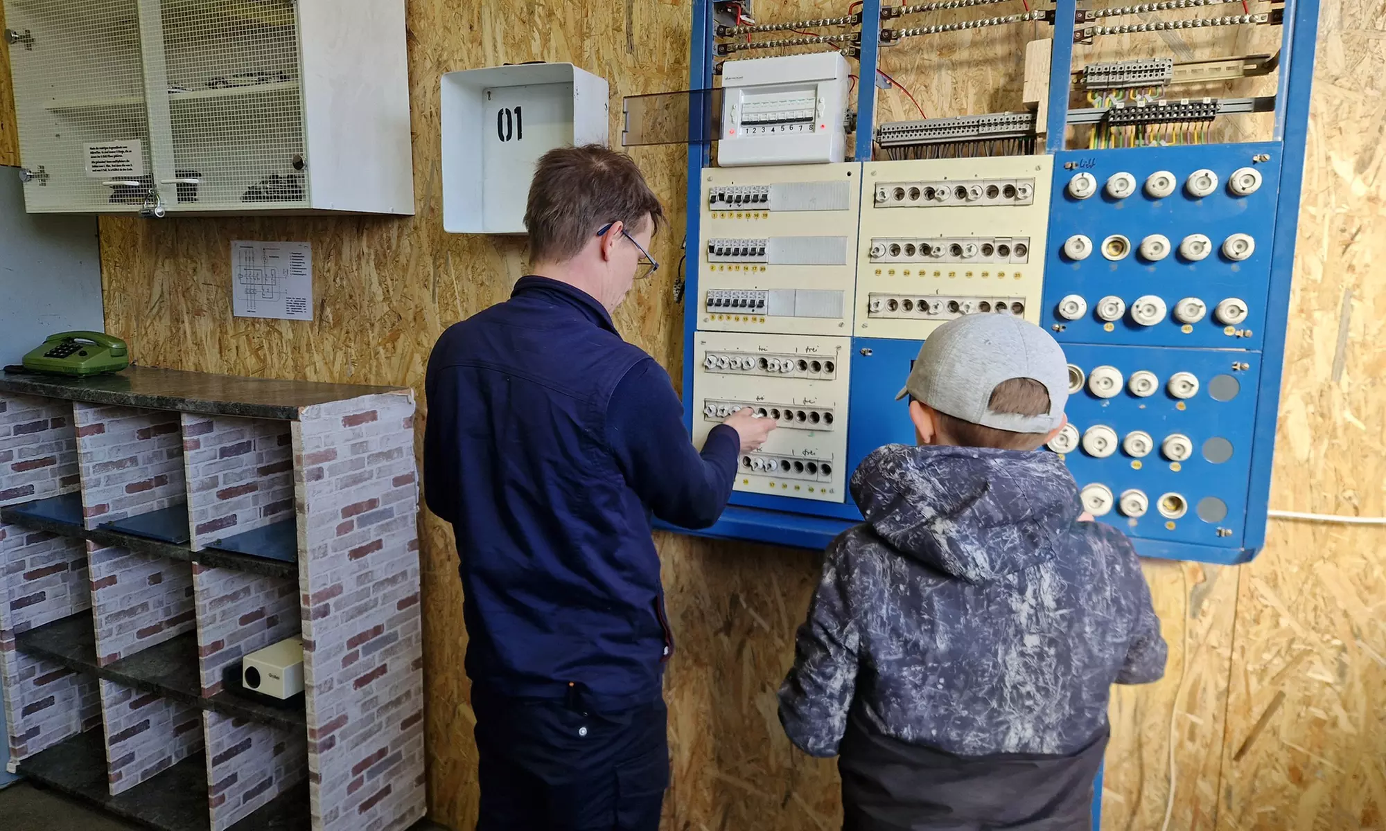 60 Min. Escape Game „Back To The Beginning” für 4 bis 8 Personen