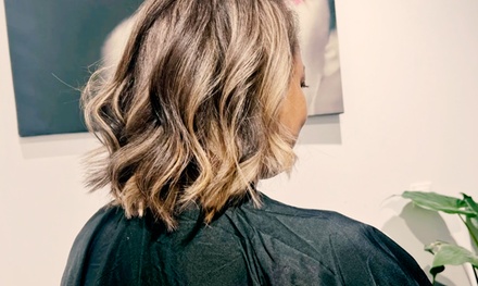 Soin brésilien aux vitamines, brushing et huile macadamia — Sur toutes longueurs de cheveux