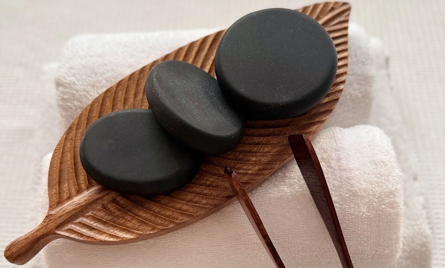 Image 2: 1 - 5 Hot-Stone-Massagen à 90 Min. inkl. Tee für 1 Person