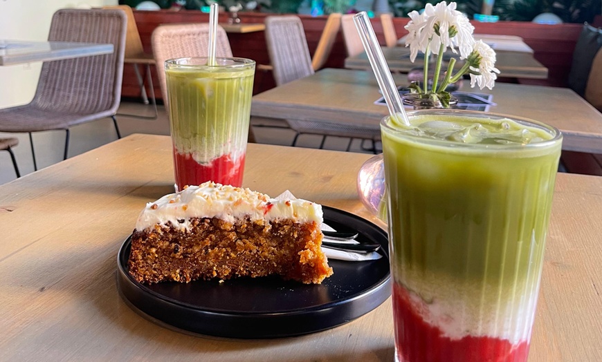 Image 4: Matcha & Kuchen: 2-4 Matcha oder Heißgetränke + 1-2 Kuchen zum Teilen