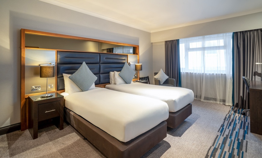 Image 5: Felbridge: Double Standard with Breakfast