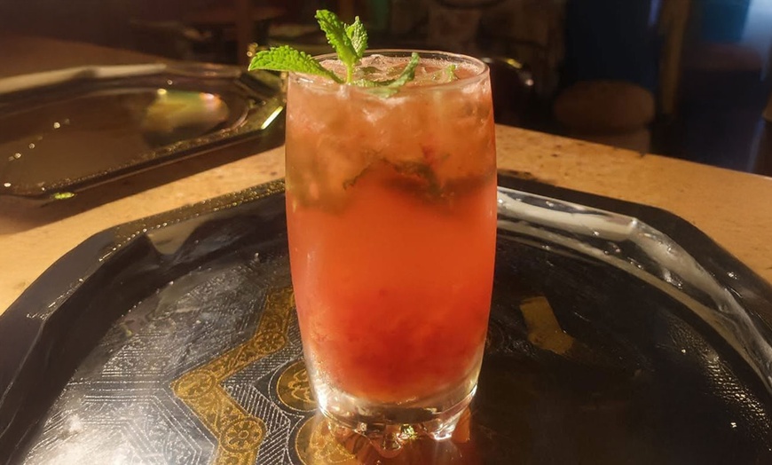 Image 1: Espectáculo de danza del vientre con cóctel para 2 o 4
