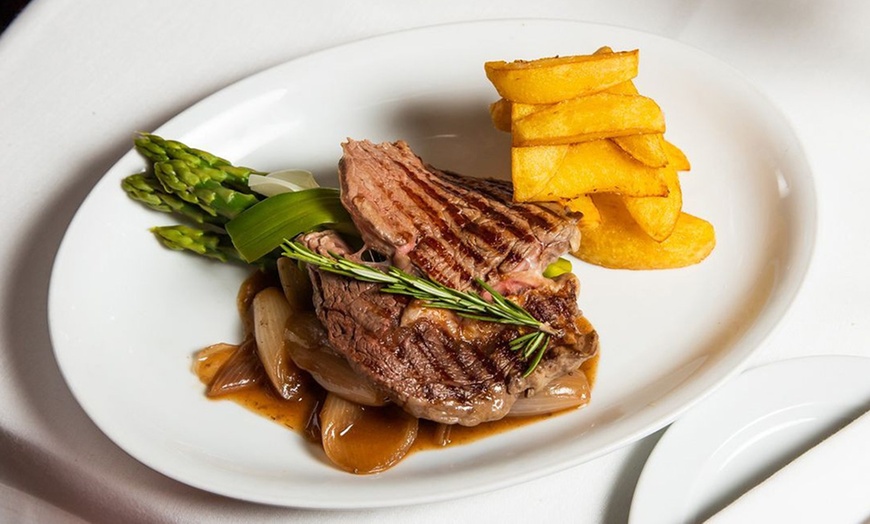 Image 1: Internationales 2-Gänge-Menü für 2 oder 4 Pers. im beliebten Manzini