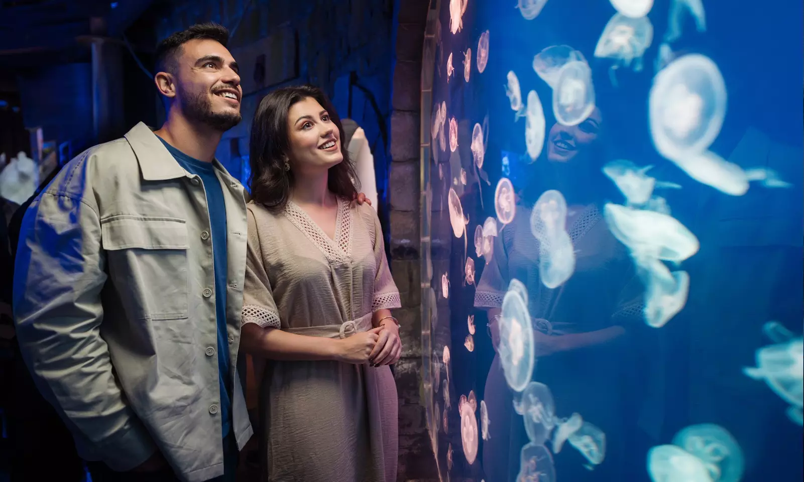 Entry for 1, 2 or 4 Adults to World’s Largest Suspended Aquarium