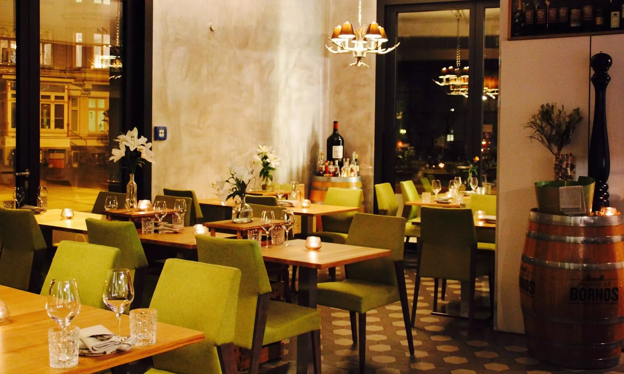 1,2 kg Dry-Aged Tomahawk-Steak mit Beilagen für 2 Personen