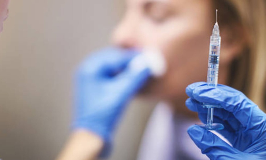 Image 10: Infiltración de 1 o 2 viales de tratamiento de relleno facial para 1