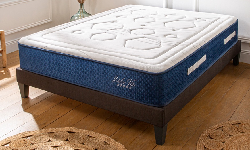 Image 1: Matelas Dolce Vita à mémoire de forme et ressorts ensachés