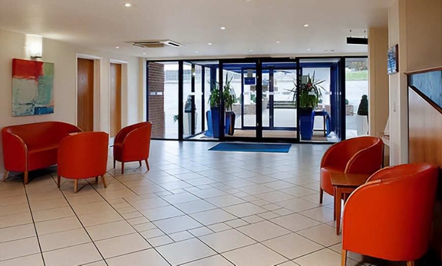 Image 4: Kent: 1 or 2 Nights with Breakfast, Welcome Drink