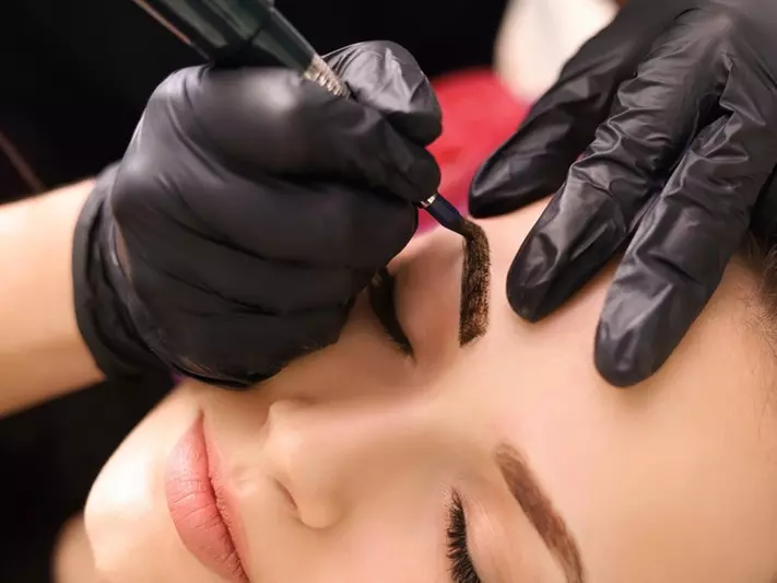 Permanent Make-up für Augenbrauen inkl. Nachbehandlung für 1 Person