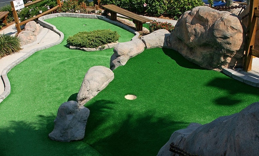 Image 4: Adventure Awaits: Soft Play and Golf with a Kids' Meal 