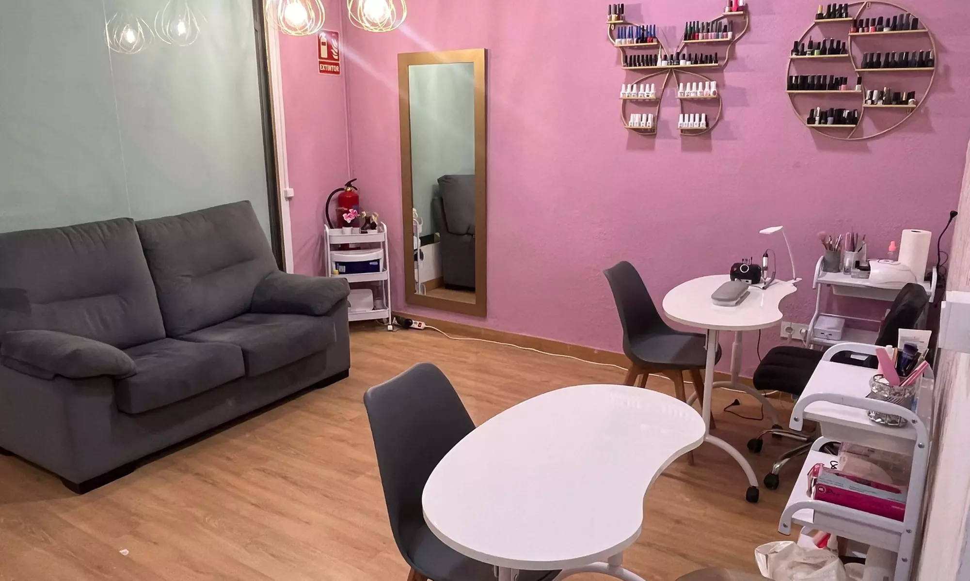 1 o 2 sesiones de manicura, pedicura o ambas  para 1 persona