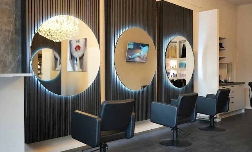 Image 1: Damen-Haarschnitt optional mit Ansatzfarbe, Strähnchen oder  Balayage