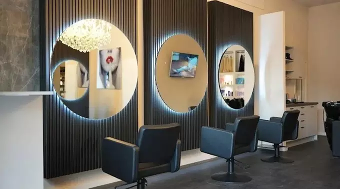 Damen-Haarschnitt optional mit Ansatzfarbe, Strähnchen oder  Balayage