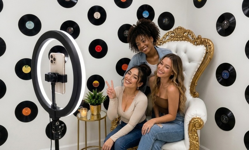 Image 5: 30, 60 or 90 Min Studio Selfie & Content Creation Experience