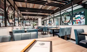 Frühstücksteller nach Wahl mit Bagel & Kaffeespezialität für 1, 2 oder 4 Personen (bis 49% sparen)