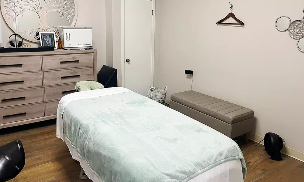 Enjoy One or Two 60/90 Min Deep Tissue Massage With Oil + Hot Towels