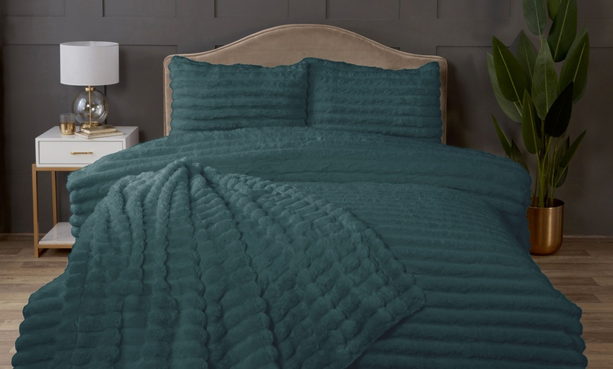Image 2: Faux Rabbit Fur Duvet Set