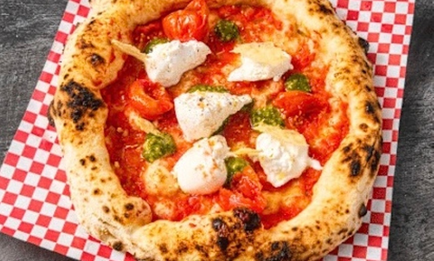 Image 2: Neapolitanische Pizza mit kreativen Toppings für 2 oder 4 Personen