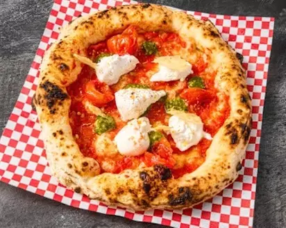 Neapolitanische Pizza mit kreativen Toppings für 2 oder 4 Personen