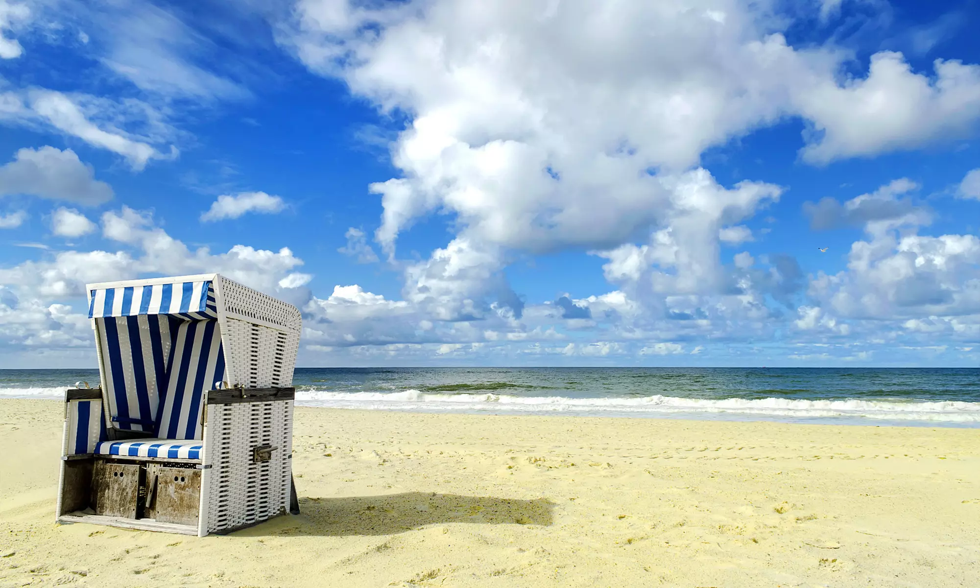 Nordsee: 4 oder 7 Tage für 2 oder 4 mit Frühstück im DZ oder Ferienhaus inkl.Endreinigung im Deichhotel Grube ab 129 € - Primary Image