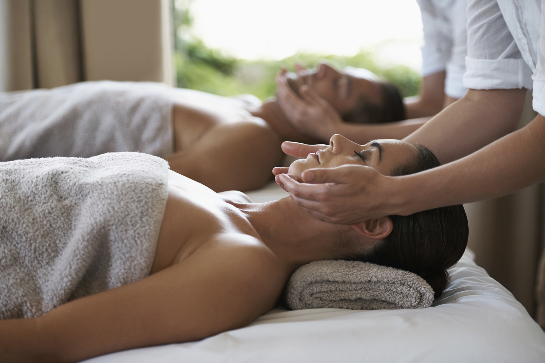 60-Minute Swedish Couples Massage or 45-Minute Couples Massage