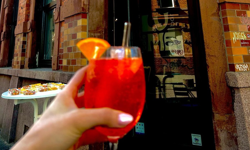 Image 2: Matcha & Kuchen: 2-4 Matcha oder Heißgetränke + 1-2 Kuchen zum Teilen