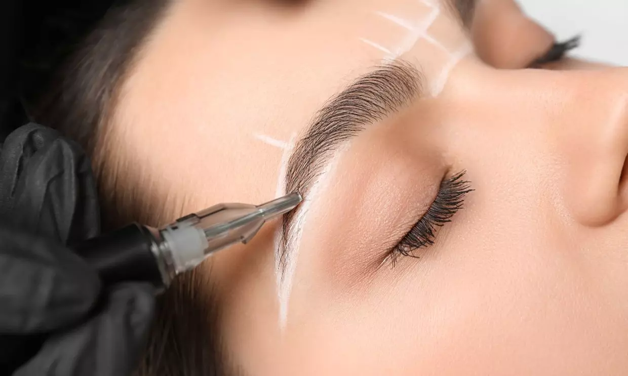 Microblading y diseño de cejas