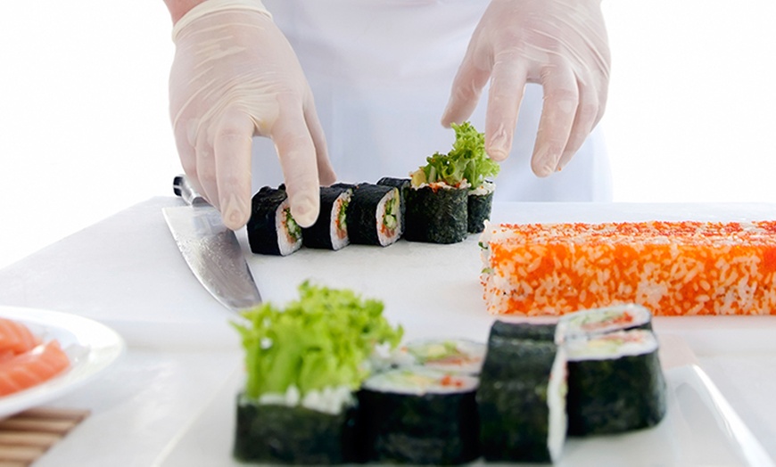 Image 1: Curso de sushi con degustación desde 19 €